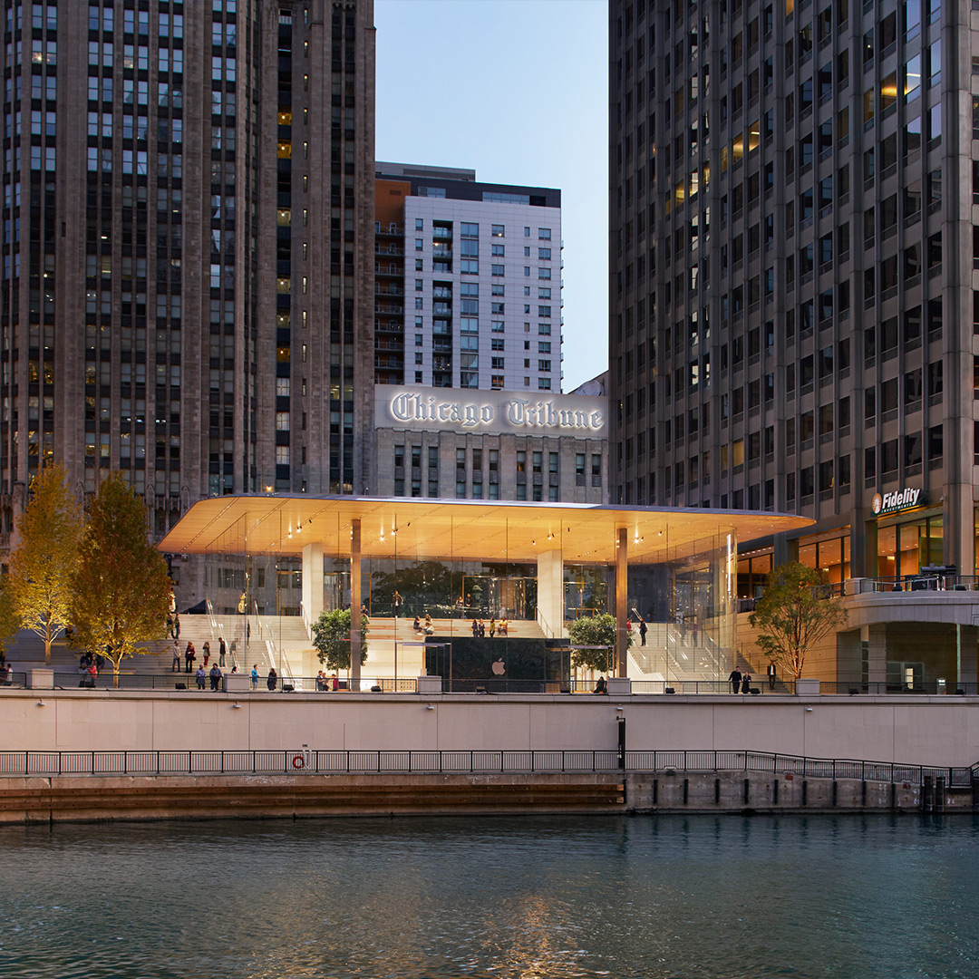 Apple Newsroom: „Apple Michigan Avenue opens tomorrow on Chicago’s riverfront“