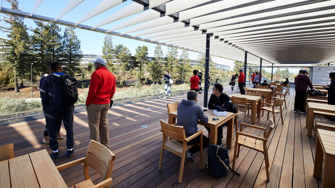 Dachterrasse im Apple Park Visitor Center